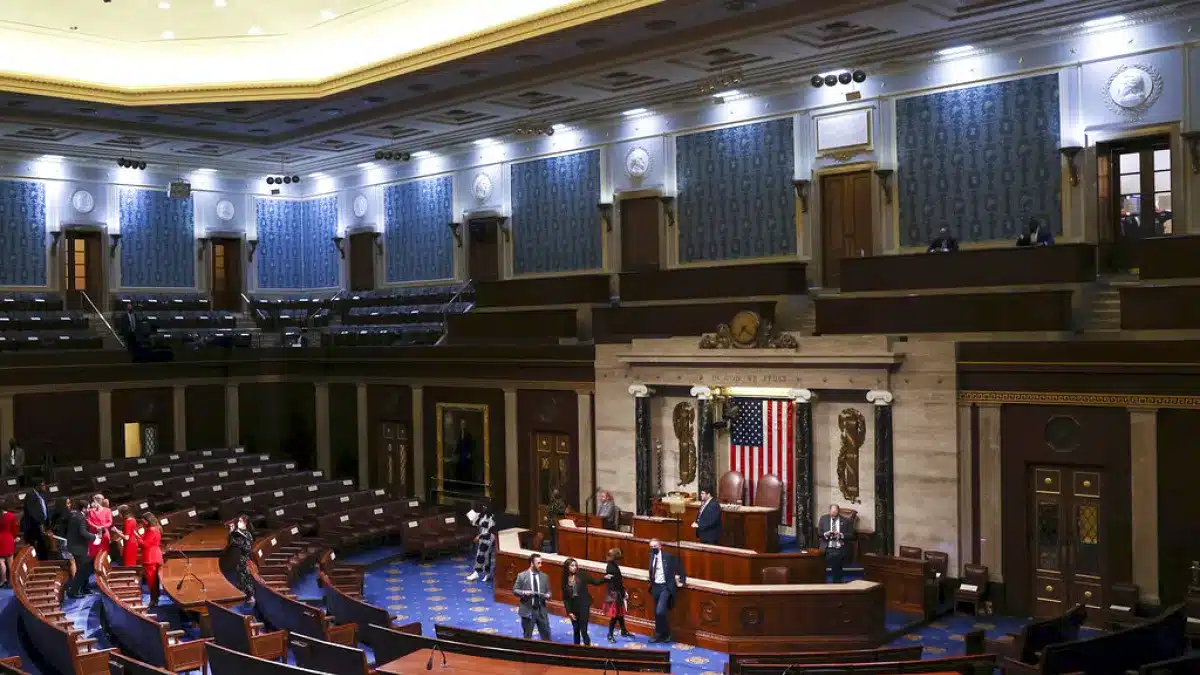 Usa, la Camera blocca i dazi al Canada: sei repubblicani votano contro Trump