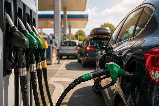 Aumento dei prezzi dei carburanti a Ferragosto: benzina vicina ai 2 euro, diesel supera i 2,08