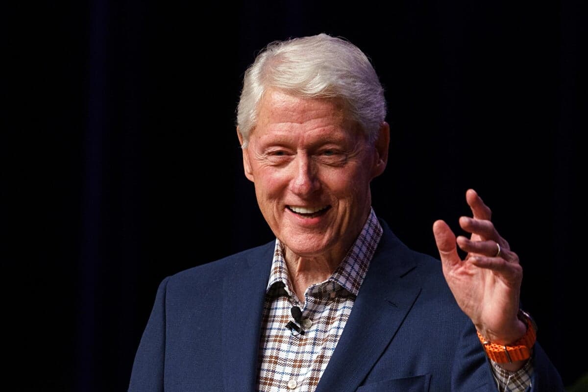 Bill Clinton su Epstein: “Non sapevo nulla dei suoi crimini”, tensione con Trump