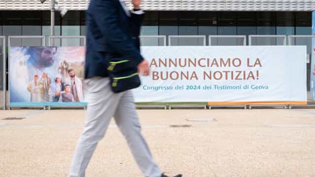 Rivoluzione tra i Testimoni di Geova: nuove regole sulle trasfusioni