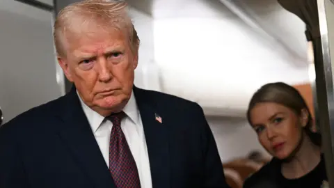 Trump avverte sull’Iran: “Lasciate il Paese”, cresce la tensione con Teheran
