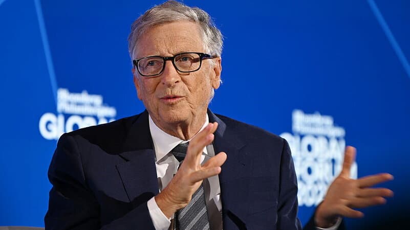 Bill Gates mette in guardia sui pericoli dell'IA: «Gli Stati Uniti devono guidare, è necessaria una normativa»