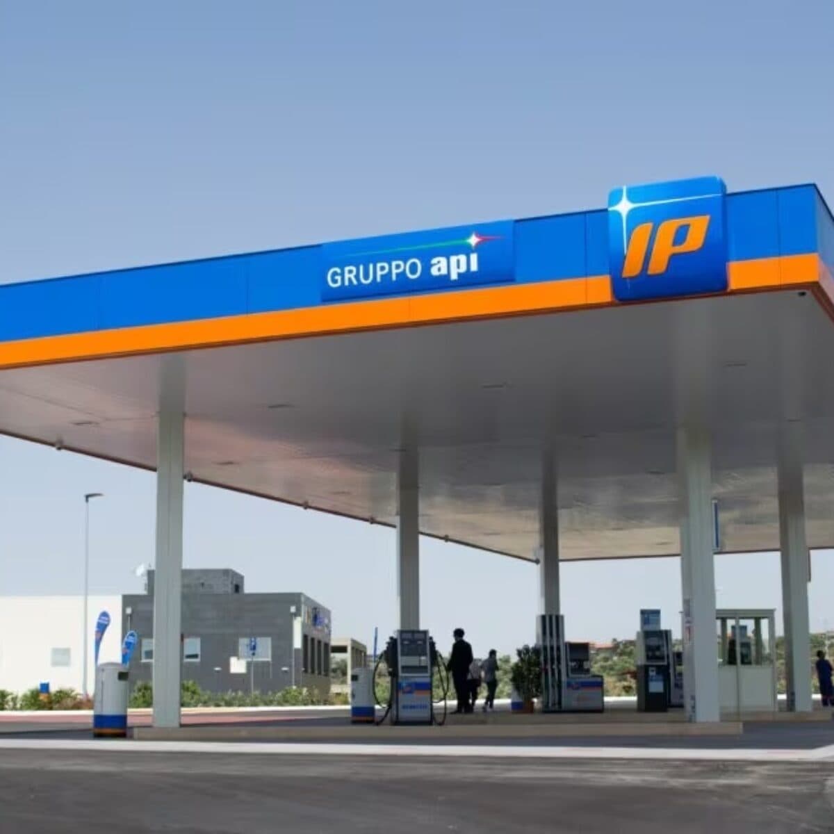 Anche IP segue Eni: inizia l'effetto a catena sui prezzi dei carburanti