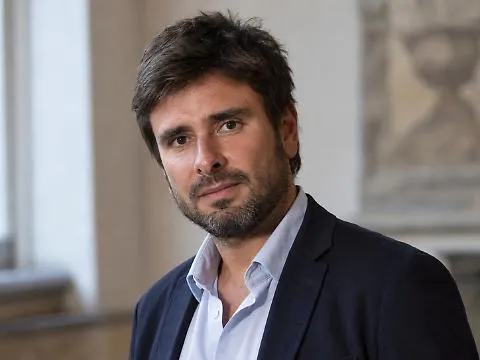 Di Battista riappare in TV e rivela la sua malattia: «Mi hanno trovato un tumore al cervello»
