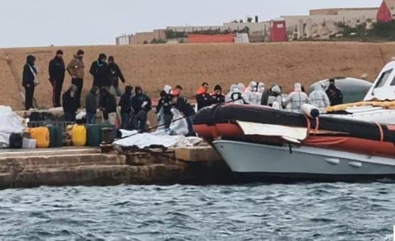 Naufragio nel Mediterraneo, sbarcati a Lampedusa 32 superstiti, oltre 80 dispersi