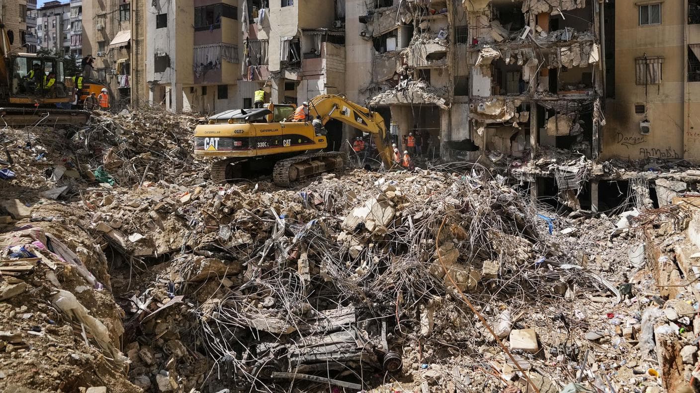 Raid israeliani sul Libano, centinaia di vittime. Morto anche l'ex ministro degli Esteri iraniano