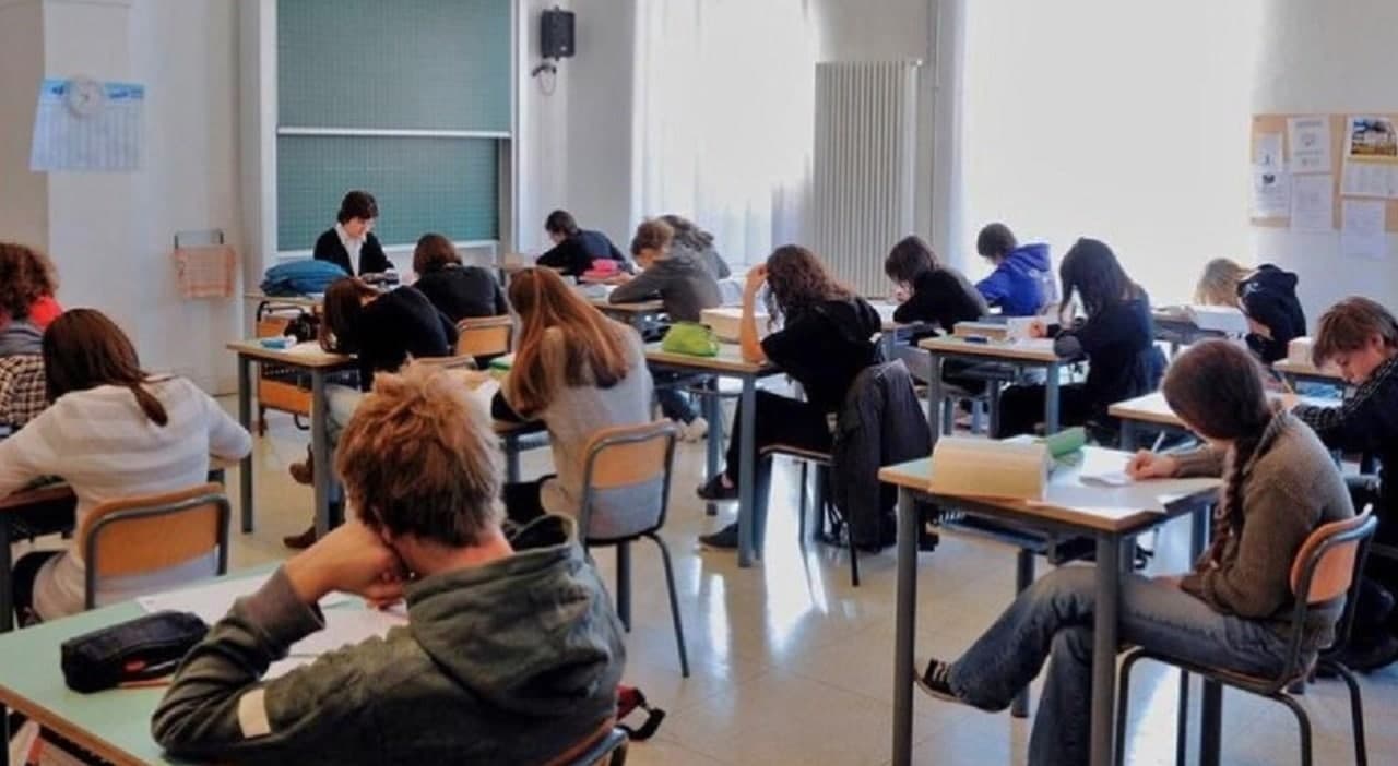 Scuola e ricerca, firmato il rinnovo del contratto 2025-2027: aumenti medi di 137 euro