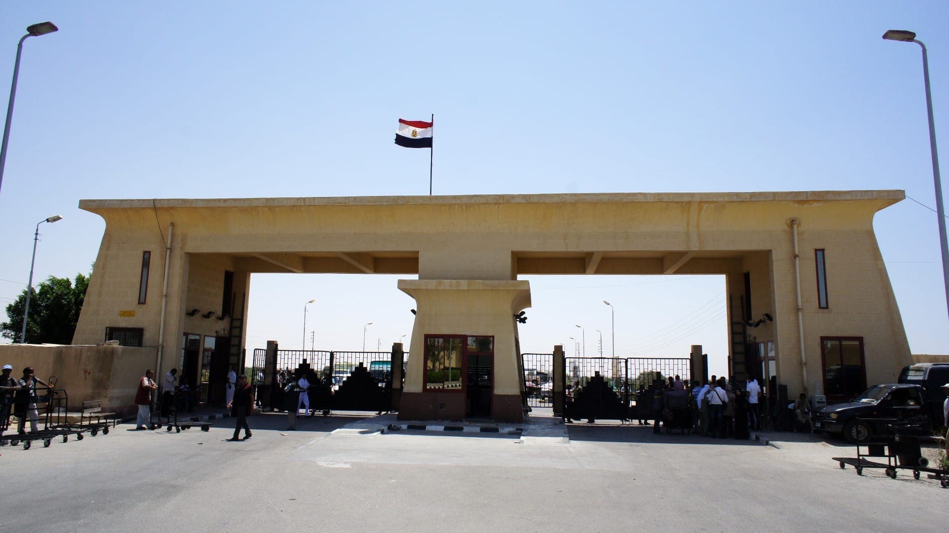 Gaza, riaperto il valico di Rafah per i residenti